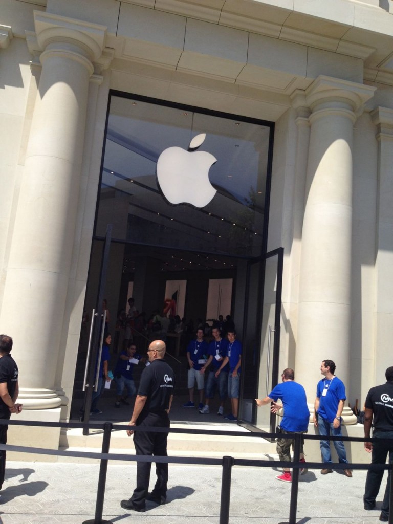 apple store paseo de gracia barcelona opening