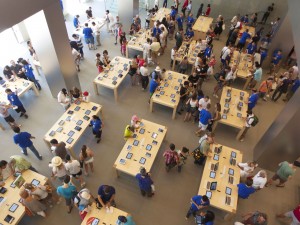 apple store barcelona red zone